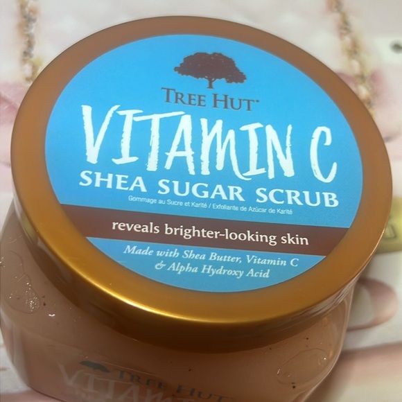 ๐๐๐!๐TREEHUT VITAMIN C SHEA SUGAR SCRUB NWT - Picture 4 of 9